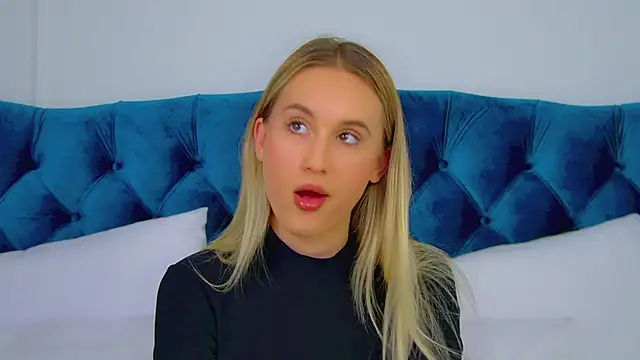 VictoriaHopsons online show from October 3, 6:38 pm