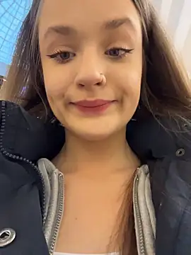 Snapshot of KittyQueeny chatting on December 3, 12:14 pm KittyQueeny online show from December 3, 12:14 pm