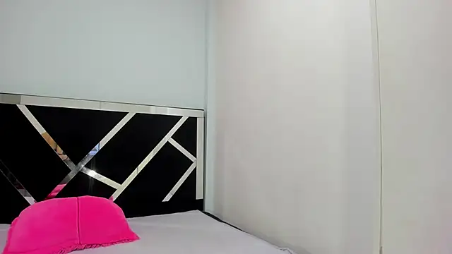 Snapshot of iisabella_noa chatting on September 13, 1:22 pm iisabella noa online show from September 13, 1:22 pm