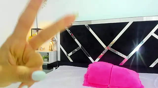 Snapshot of iisabella_noa chatting on September 15, 12:38 pm iisabella noa online show from September 15, 12:38 pm
