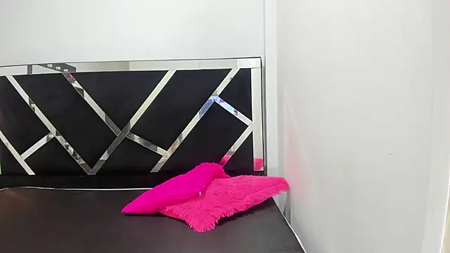 Snapshot of iisabella_noa chatting on September 17, 12:51 pm iisabella noa online show from September 17, 12:51 pm