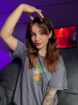 SaraLow online show from December 2, 1:33 am