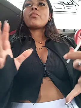 Snapshot of LunaHot_777 chatting on October 23, 7:34 pm LunaHot 777 online show from October 23, 7:34 pm