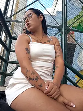 Snapshot of LunaHot_777 chatting on December 13, 7:53 pm LunaHot 777 online show from December 13, 7:53 pm