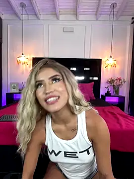 Snapshot of MystiqueXXX chatting on September 22, 1:13 pm MystiqueXXX online show from September 22, 1:13 pm