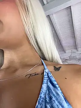 Snapshot of MystiqueXXX chatting on November 3, 1:23 pm MystiqueXXX online show from November 3, 1:23 pm