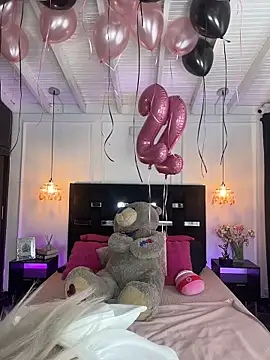 Snapshot of MystiqueXXX chatting on November 7, 1:22 pm MystiqueXXX online show from November 7, 1:22 pm