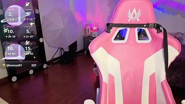 larah uwu online show from November 28, 7:16 pm