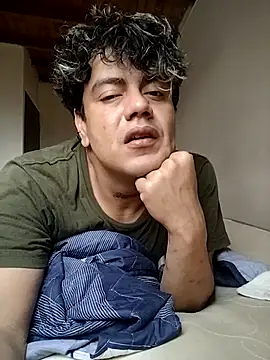 Snapshot of Yordan_chubbyhot chatting on October 19, 12:28 pm Yordan chubbyhot online show from October 19, 12:28 pm
