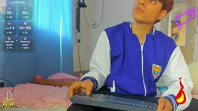 Snapshot of spicy_adonhis chatting on October 27, 12:42 pm spicy adonhis online show from October 27, 12:42 pm