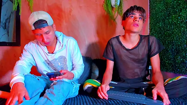 Snapshot of spicy_adonhis chatting on November 17, 12:33 pm spicy adonhis online show from November 17, 12:33 pm