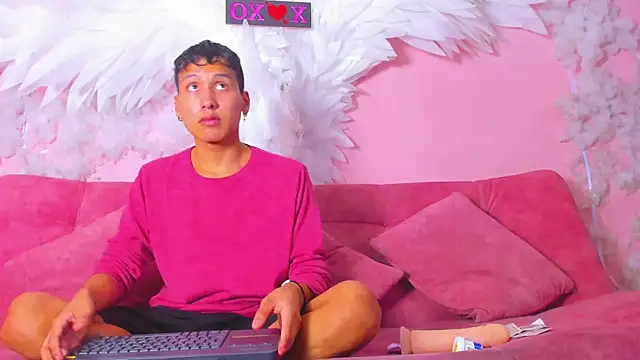 Snapshot of spicy_adonhis chatting on December 3, 12:58 pm spicy adonhis online show from December 3, 12:58 pm