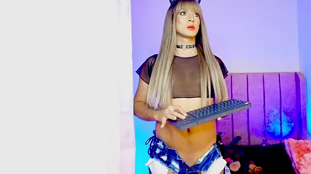 Snapshot of MaddySmithX chatting on September 25, 3:54 am MaddySmithX online show from September 25, 3:54 am