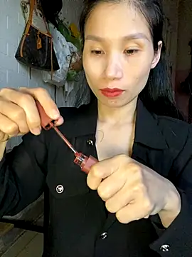 Snapshot of MinHiNi chatting on October 2, 1:23 am MinHiNi online show from October 2, 1:23 am