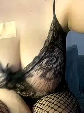 emiliafrancaise online show from October 13, 11:54 am