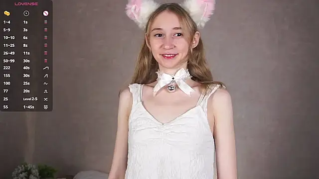 Snapshot of BeatrixHiett chatting on September 13, 2:44 am BeatrixHiett online show from September 13, 2:44 am