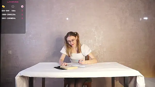 Snapshot of BeatrixHiett chatting on October 4, 3:59 am BeatrixHiett online show from October 4, 3:59 am