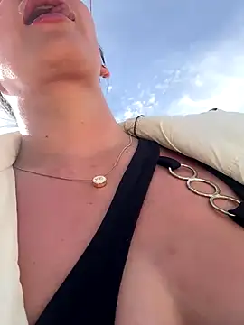 Ninabigtitied online show from September 27, 10:53 am