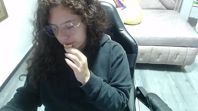 Snapshot of Velvet_Moon_V chatting on November 4, 1:32 pm Velvet Moon V online show from November 4, 1:32 pm