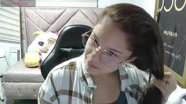 Snapshot of Velvet_Moon_V chatting on December 5, 1:09 pm Velvet Moon V online show from December 5, 1:09 pm