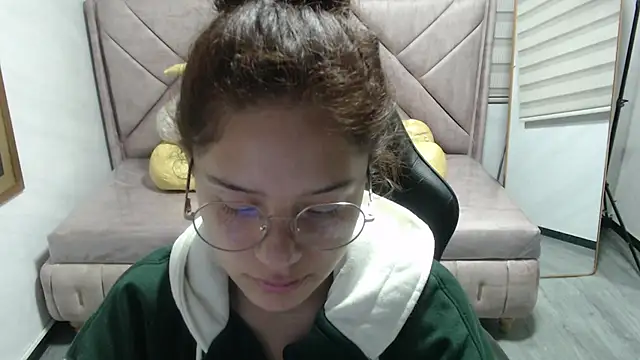 Snapshot of Velvet_Moon_V chatting on December 16, 1:16 pm Velvet Moon V online show from December 16, 1:16 pm