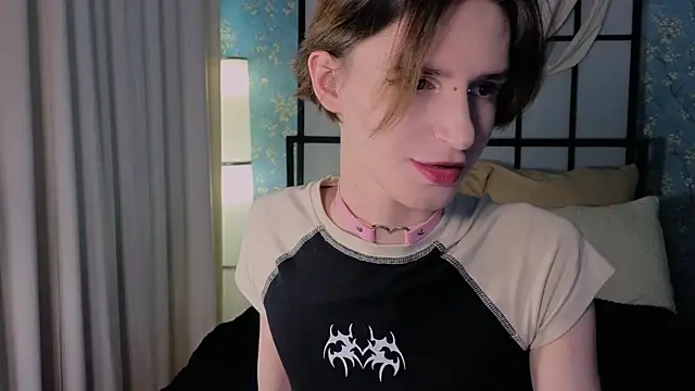 Snapshot of madi_snow chatting on October 30, 1:01 pm madi snow online show from October 30, 1:01 pm