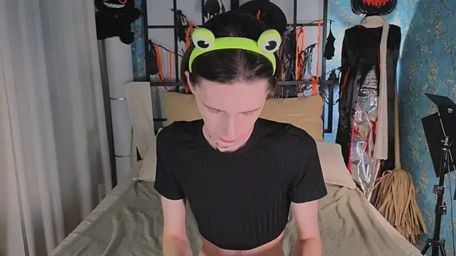 Snapshot of madi_snow chatting on November 2, 5:21 am madi snow online show from November 2, 5:21 am