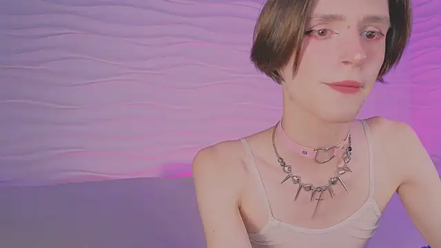 Snapshot of madi_snow chatting on November 14, 5:17 am madi snow online show from November 14, 5:17 am