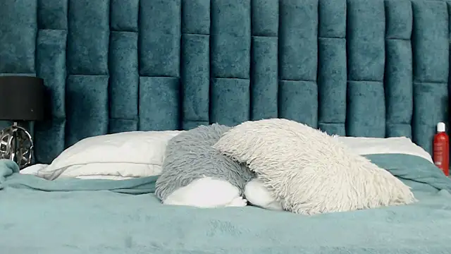 Snapshot of Emma_Foxi chatting on November 18, 8:46 pm Emma Foxi online show from November 18, 8:46 pm