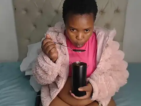 Lolly Ramochele online show from April 13, 10:15 pm