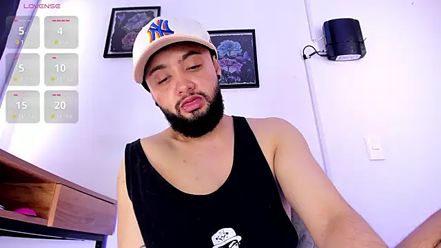 Snapshot of Noah_devil_ chatting on November 7, 2:33 am Noah devil online show from November 7, 2:33 am