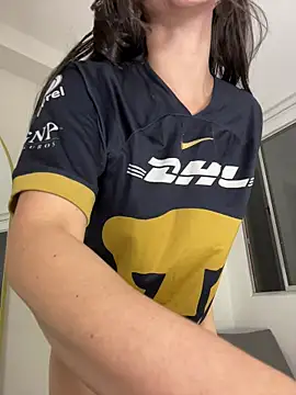 Snapshot of karinasantos_ chatting on February 10, 10:41 am karinasantos online show from February 10, 10:41 am