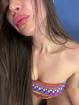 Snapshot of karinasantos_ chatting on February 19, 11:06 am karinasantos online show from February 19, 11:06 am