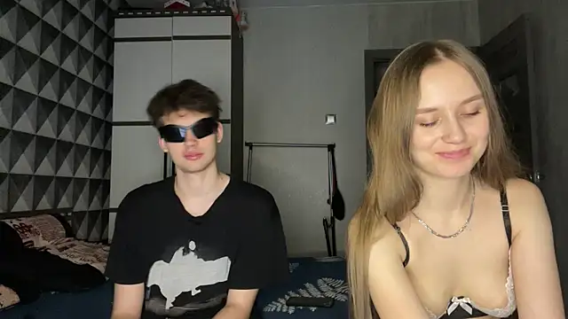 merycouple online show from April 3, 8:51 pm