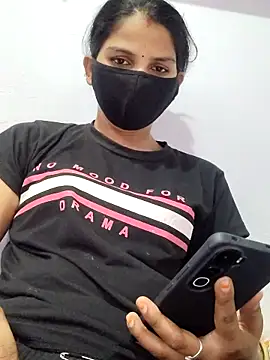 Snapshot of poojam93 chatting on September 29, 1:22 am poojam93 online show from September 29, 1:22 am