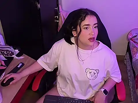 Snapshot of ChloeSnoww chatting on September 27, 3:22 am ChloeSnoww online show from September 27, 3:22 am