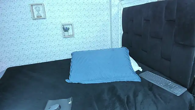 lisa logan online show from December 17, 4:18 am