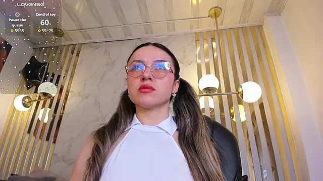 Ariagh  online show from November 21, 7:34 pm