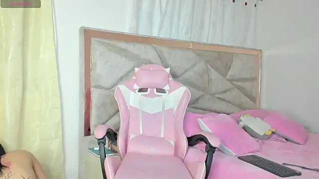 Snapshot of kendal_hot01 chatting on October 8, 9:56 pm kendal hot01 online show from October 8, 9:56 pm