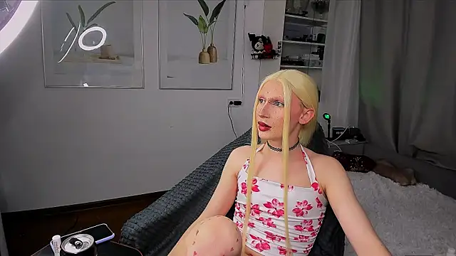 Snapshot of yoi_mika chatting on December 1, 9:09 pm yoi mika online show from December 1, 9:09 pm