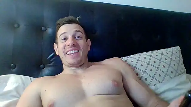 Snapshot of luca23millo90 chatting on September 13, 3:06 am luca23millo90 online show from September 13, 3:06 am