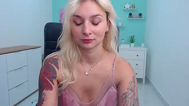 Snapshot of LilFleurish chatting on October 21, 4:24 am LilFleurish online show from October 21, 4:24 am