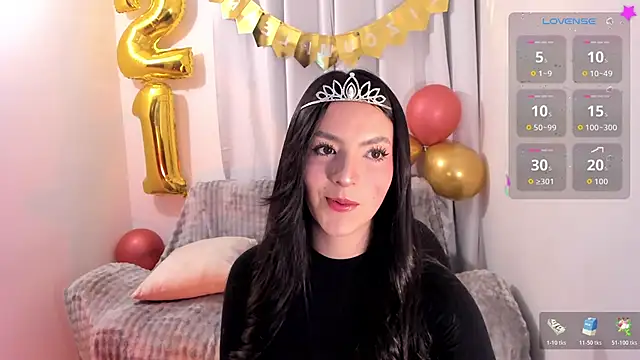 sarah saenz  online show from February 26, 5:06 am