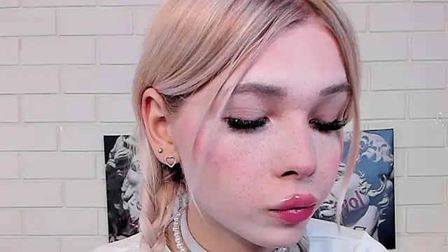 Blondy Fina online show from October 25, 5:04 am