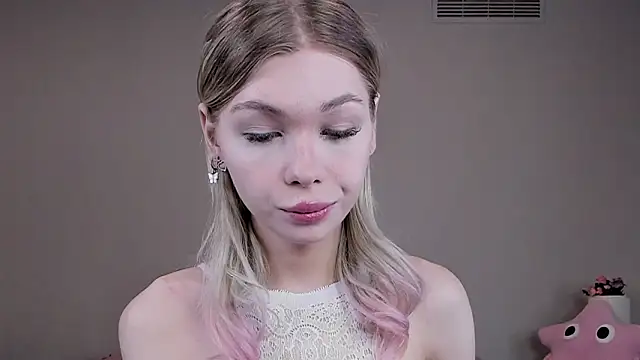 Blondy Fina online show from March 8, 4:38 am