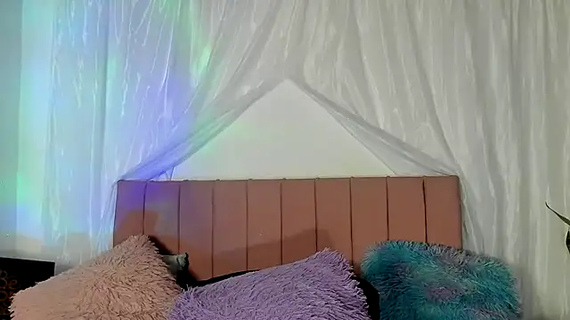 Snapshot of Tania_xw chatting on November 19, 3:06 am Tania xw online show from November 19, 3:06 am