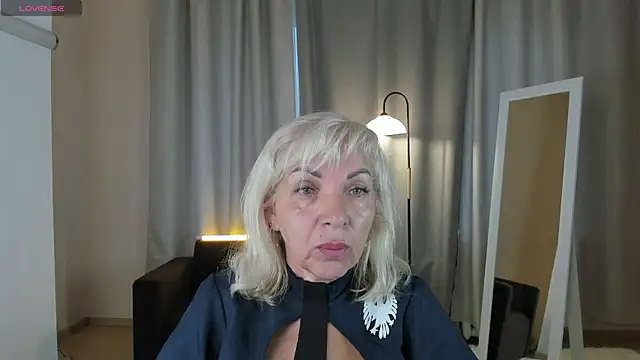 Snapshot of LiliaMoons chatting on September 25, 11:14 am LiliaMoons online show from September 25, 11:14 am