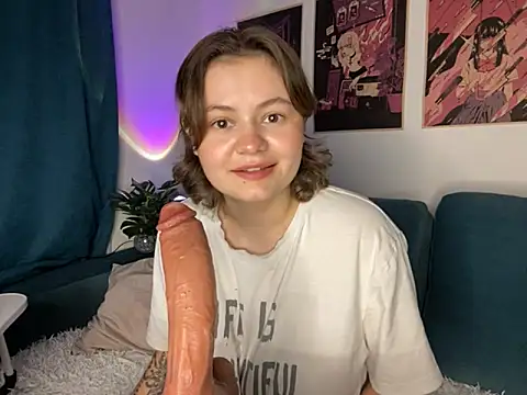 MoonIvy  online show from September 14, 5:12 pm