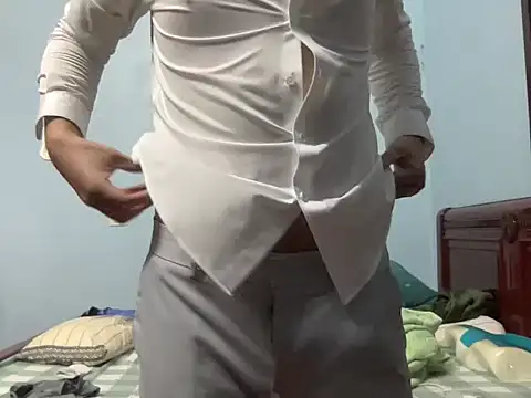 Snapshot of lahungdj12 chatting on November 10, 4:44 am lahungdj12 online show from November 10, 4:44 am