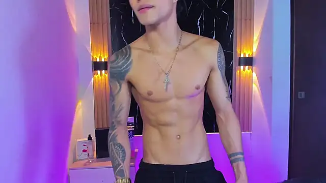 Snapshot of Wyatt_Rose chatting on November 5, 3:50 am Wyatt Rose online show from November 5, 3:50 am